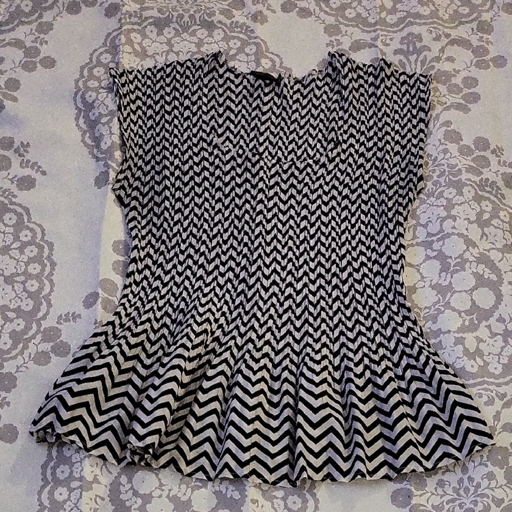 Chic Chevron Black and White Top Square Chest